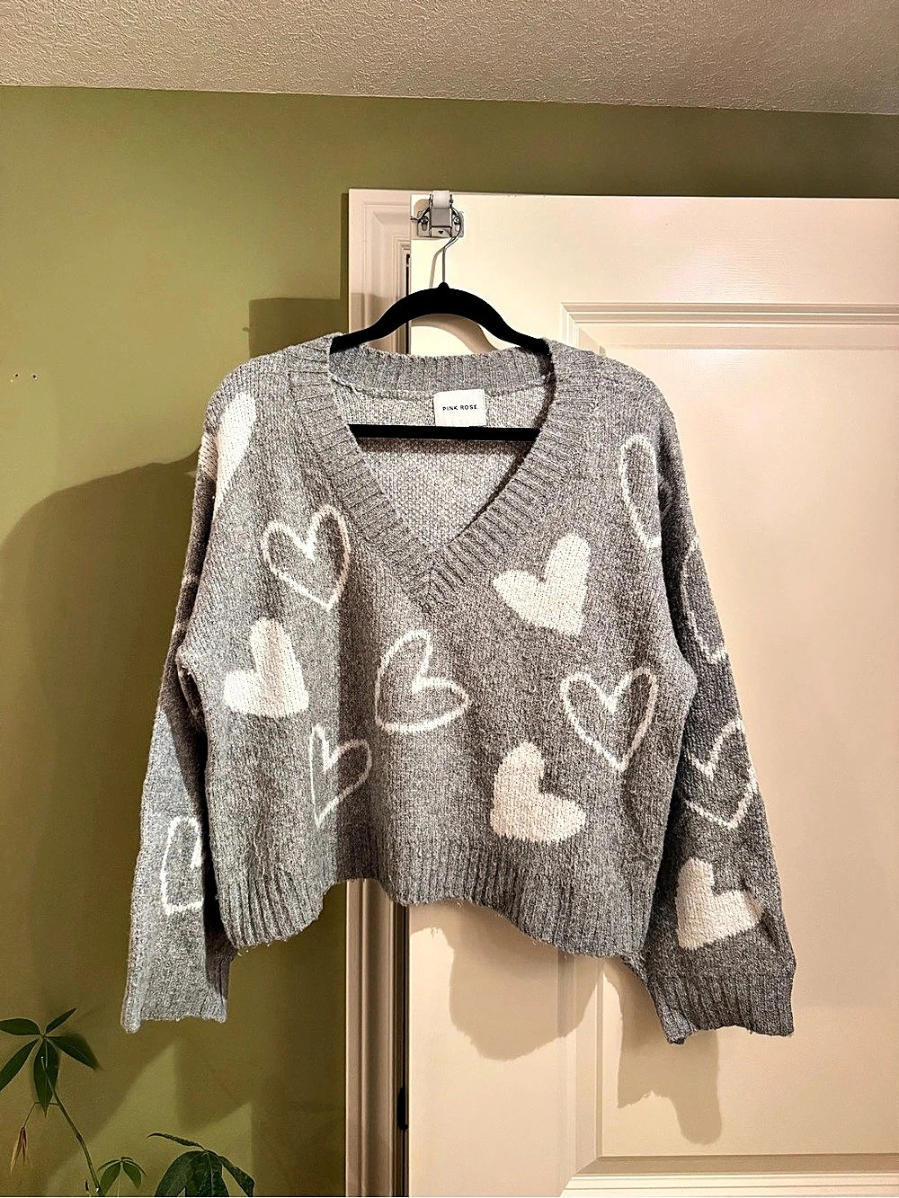 Pink Rose Grey White Heart Print V-Neck Sweater L